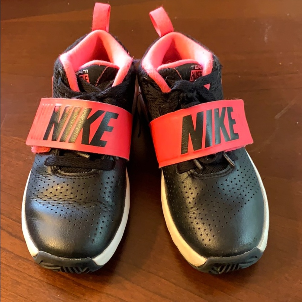 Girls size 12 Nike Velcro tip to hold laces down.